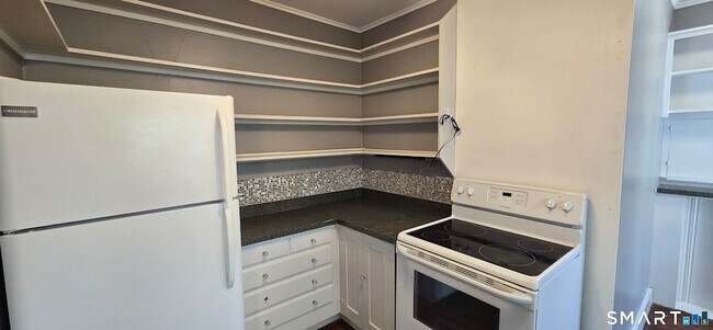 Foto del edificio - 40 Maple Grove Ave