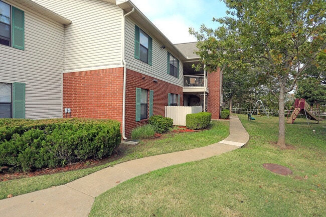 Building Photo - Claremore Creek