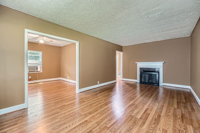 Foto del edificio - 1744 S Olympian Way SW
