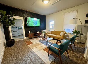 Building Photo - 362 Locust St