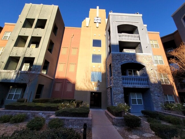 Building Photo - 44 E Serene Ave