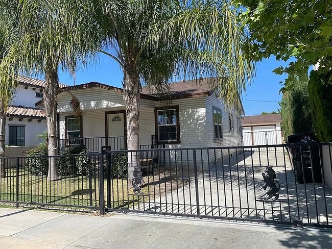 Building Photo - 6251 Rosemead Blvd