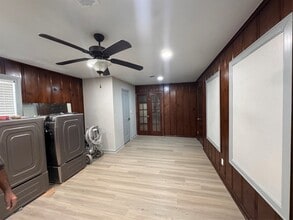 Building Photo - 906 Llano St