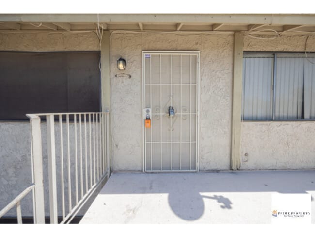 Building Photo - Wow! Absolutely gorgeous Phoenix 2/1 condo...