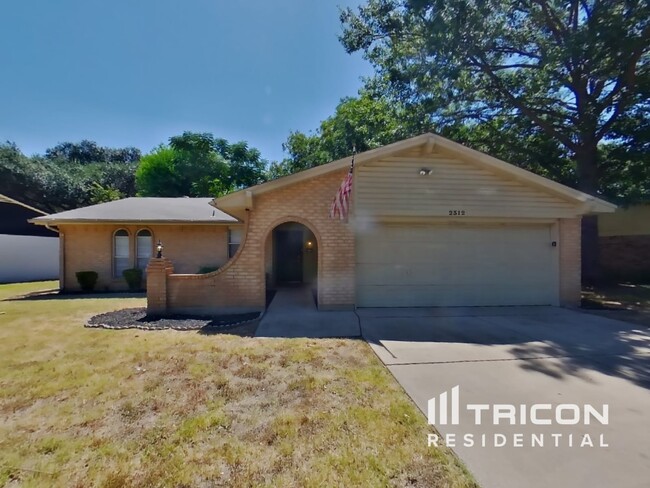 Building Photo - 2312 Vineyard Dr