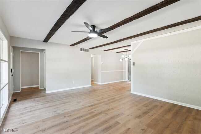 Foto del edificio - 6411 Nelwood Rd