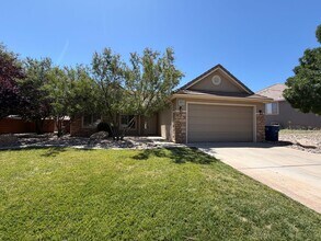 Building Photo - 519 Harvest Ln