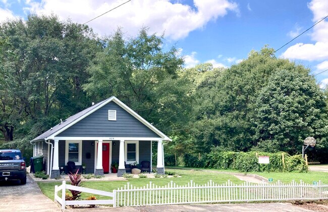 Foto del edificio - 909 Walker Ave SE