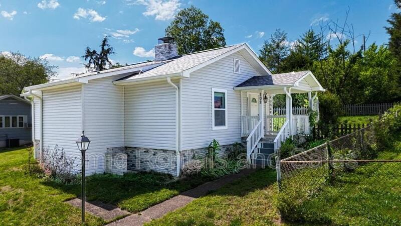 Primary Photo - 102 W Maiden Ln