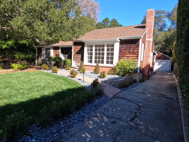 Building Photo - 410 Ashburton Pl