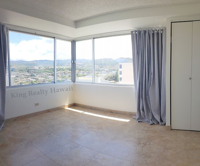 Foto del edificio - **RECENTLY UPGRADED 1 br / 1 ba w/A/C&VIEW...