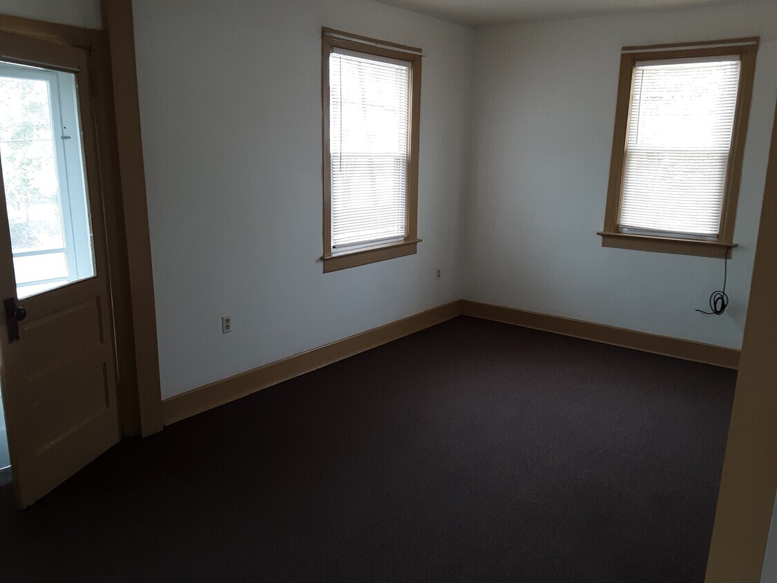 Living Rm - 32 Milford St