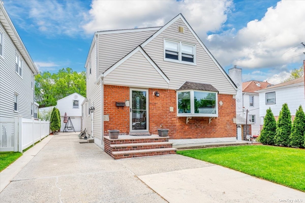 Foto principal - 252-14 82nd Rd
