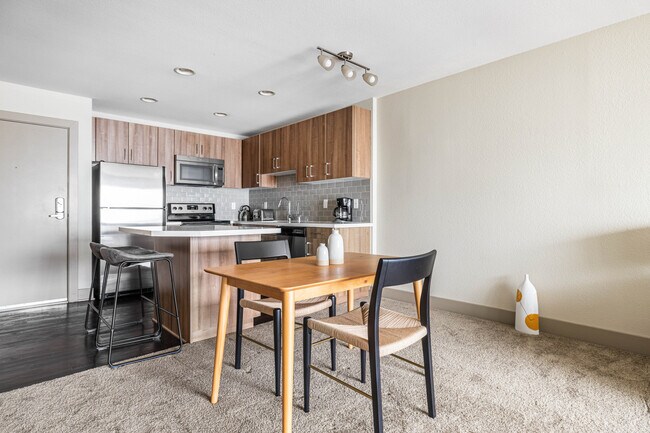 Building Photo - 14055 Tahiti Way