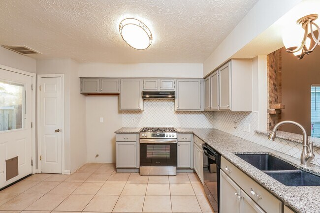 Building Photo - 11731 Yearling Dr