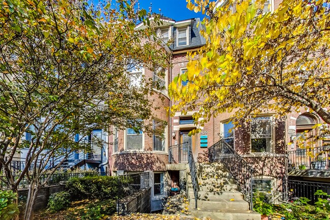 Foto del edificio - 1429 Clifton St NW