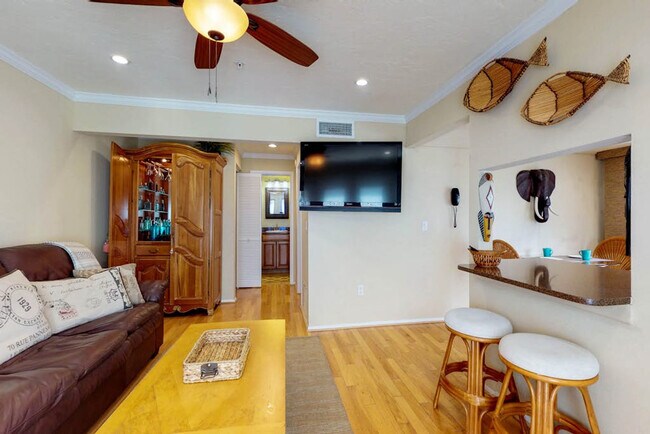Building Photo - 1105 Gulf Dr S