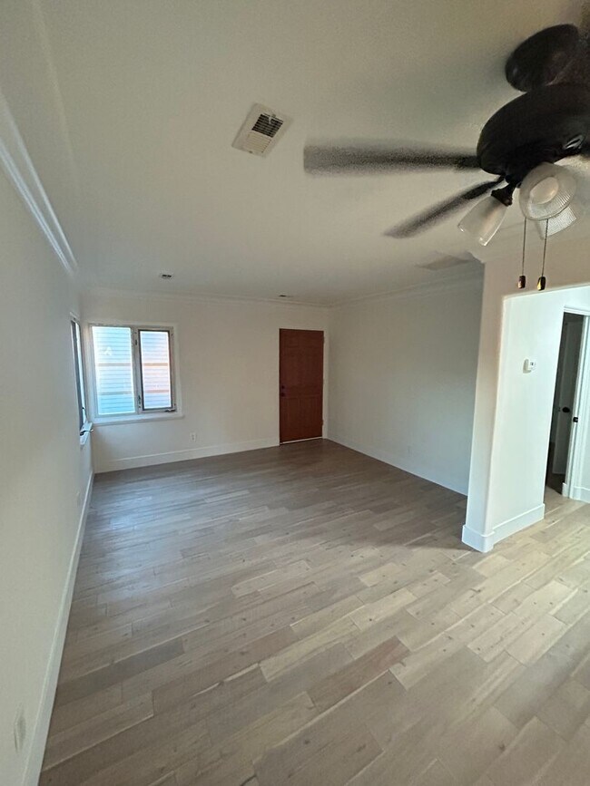 Foto del edificio - 2 bedrrom 1 Bath Remodeled Condo with City...