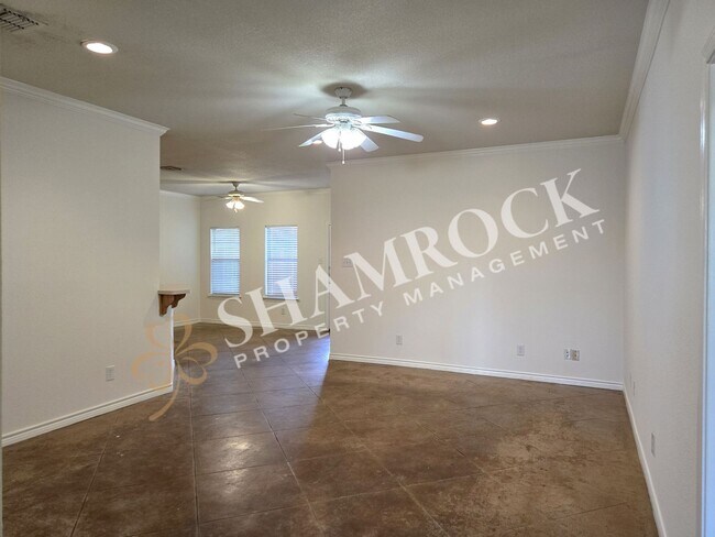 Foto del edificio - 3/2 Duplex in Surrey Ridge