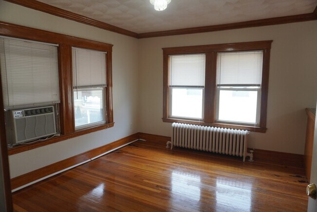 Foto del edificio - 70 Brook Rd