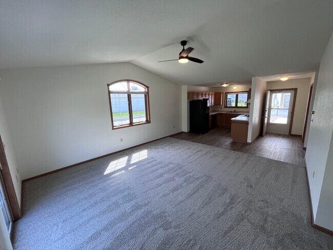 Foto del edificio - 996 Primrose Ln