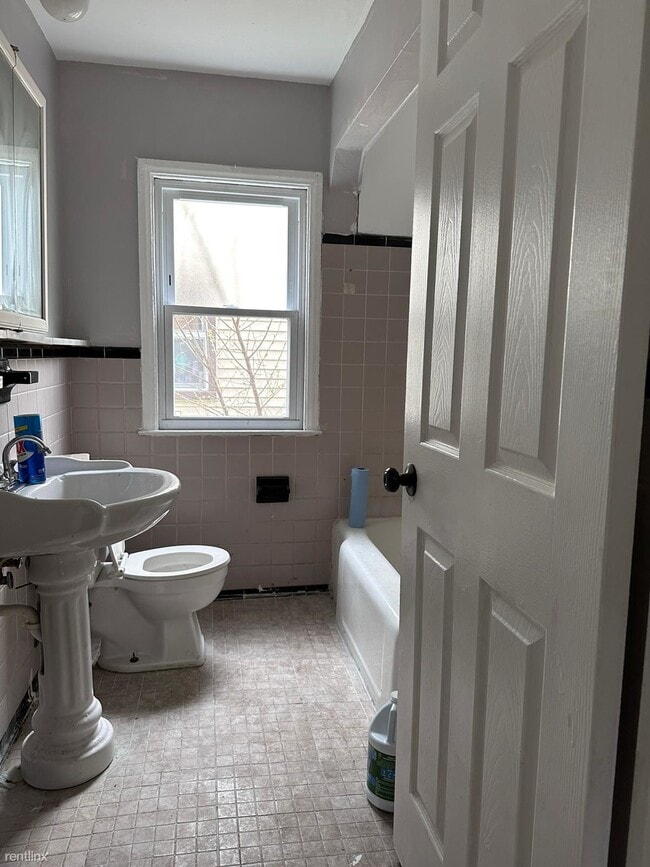 Building Photo - 3 br, 1 bath House - 18600 Margareta St