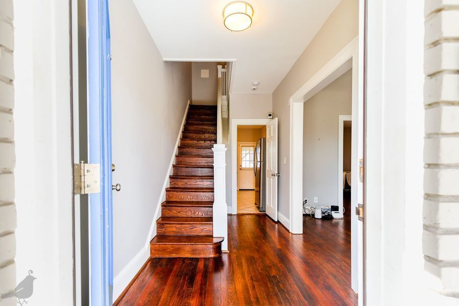 Primary Photo - 4 bedroom + Parking! Perfection Along Peac...