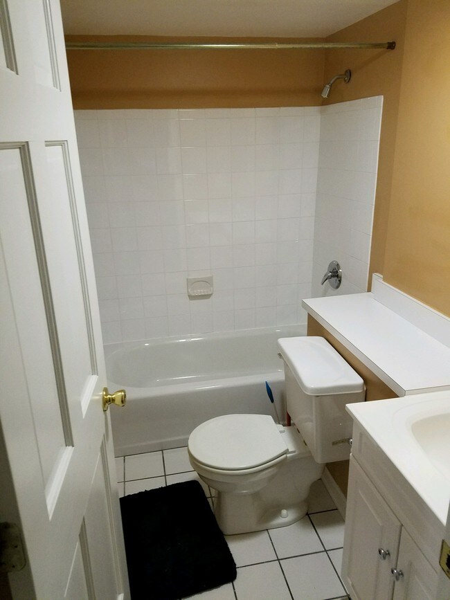 Baño - 1733 W Crystal St