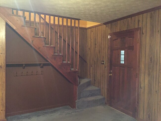 Building Photo - 1815 Ridge Rd