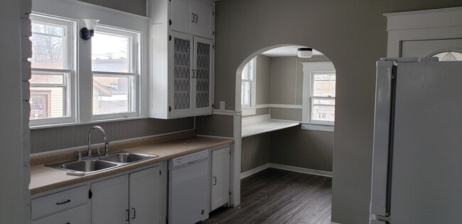 Building Photo - 3 bedroom 2 bath
