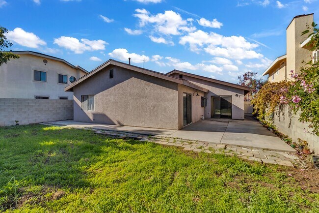 Foto del edificio - 1688 Bruin St