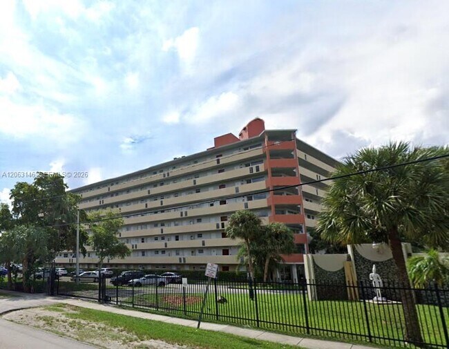 Foto del edificio - 1770 NE 191st St