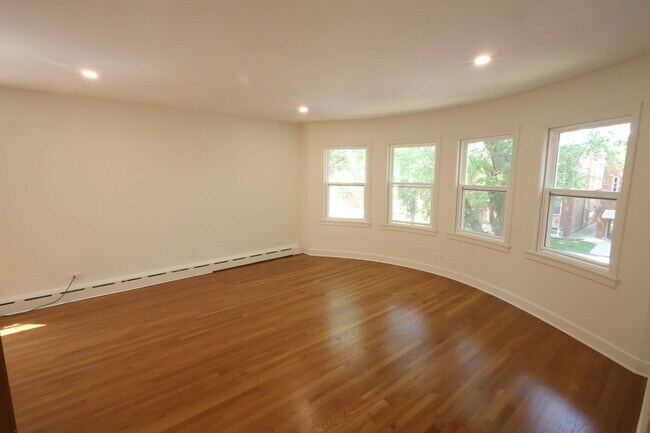 Foto del edificio - 2839 N Austin Ave