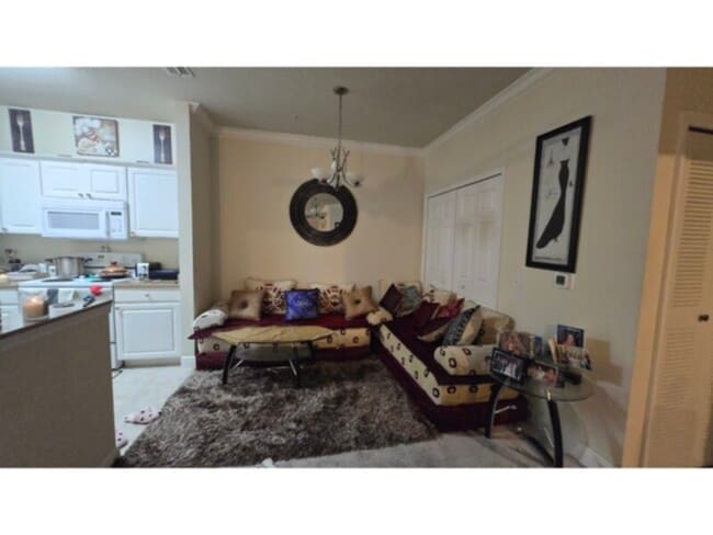 Building Photo - 1 bedroom 1 bathroom condo w/DEN
