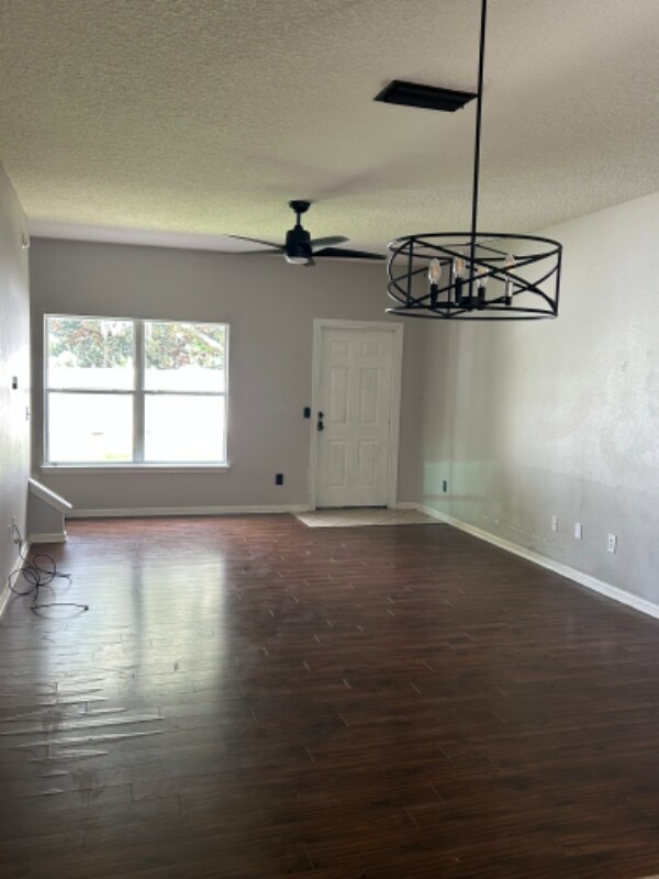 Foto del edificio - 828 Southern Creek Dr