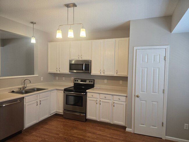 Foto del edificio - Charming Townhome in Established South Dur...
