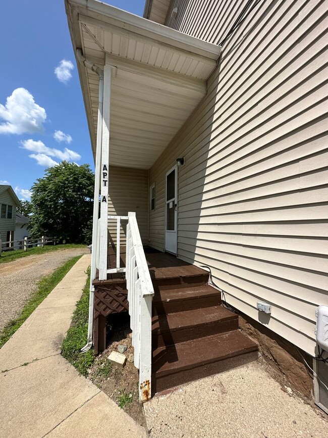 Building Photo - 504 N State St