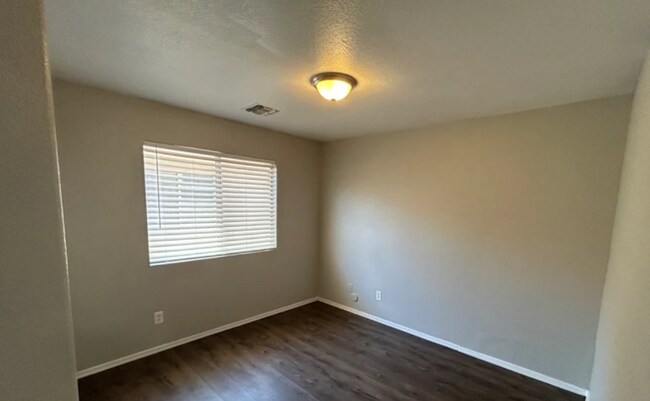Foto del edificio - 8341 W Surrey Ave