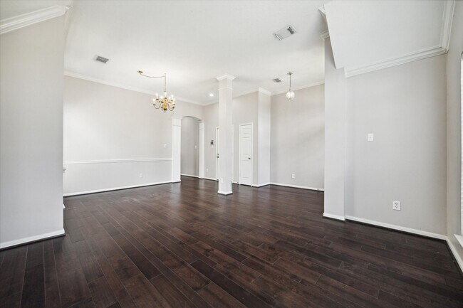 Foto del edificio - 8830 Fairbloom Ln
