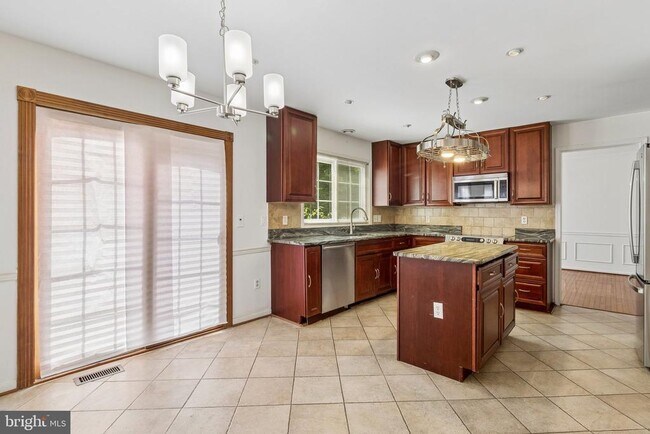 Foto del edificio - 820 Chatsworth Dr