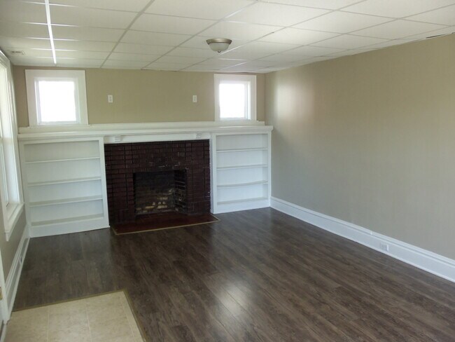 Building Photo - 1702 Jefferson Ave 4 Bedroom 1.5 Bath Hous...