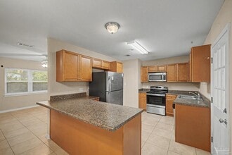 Building Photo - 560 N 72nd Ave