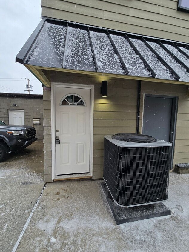 Beautifully Remodeled 3 Bedroom With Rooftop Deck - Downtown Sharpsburg - Beautifully Remodeled 3 Bedroom With Rooftop Deck - Downtown Sharpsburg