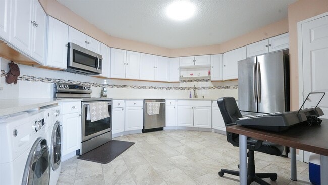 Building Photo - 607 Harmon Cove Tower