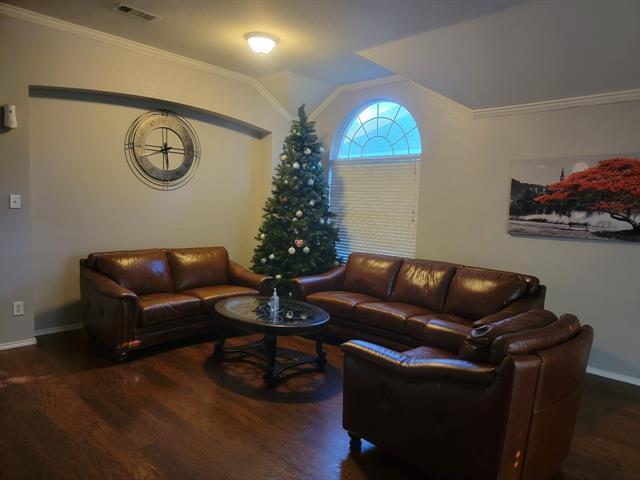 Building Photo - 2105 Wallbrook Dr