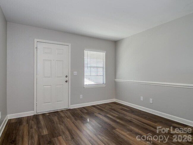 Foto del edificio - 406 W 9th St