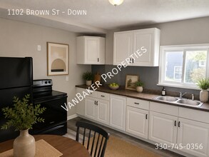 Building Photo - 1102 Brown St