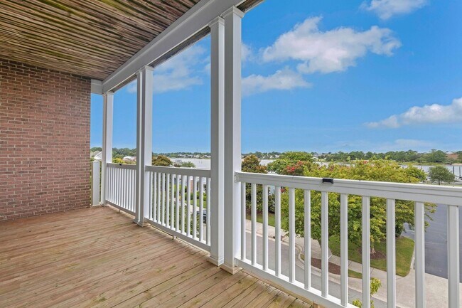 Foto del edificio - Spacious 3BR Condo in Norfolk