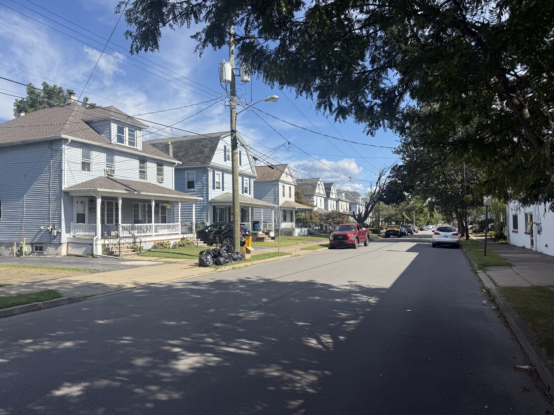 Foto principal - 133 W Vaughn St