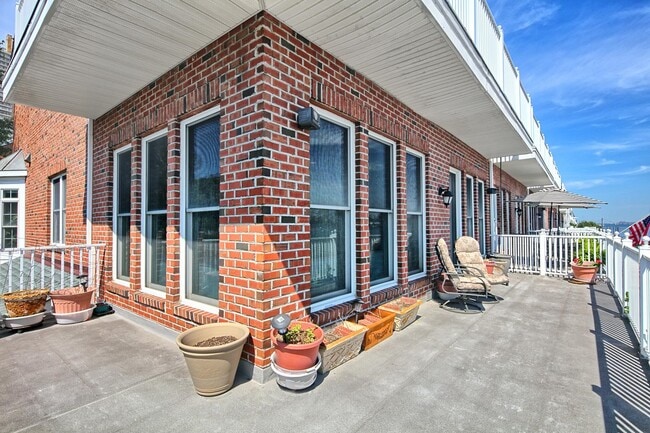 Building Photo - 513 Harbor Pl
